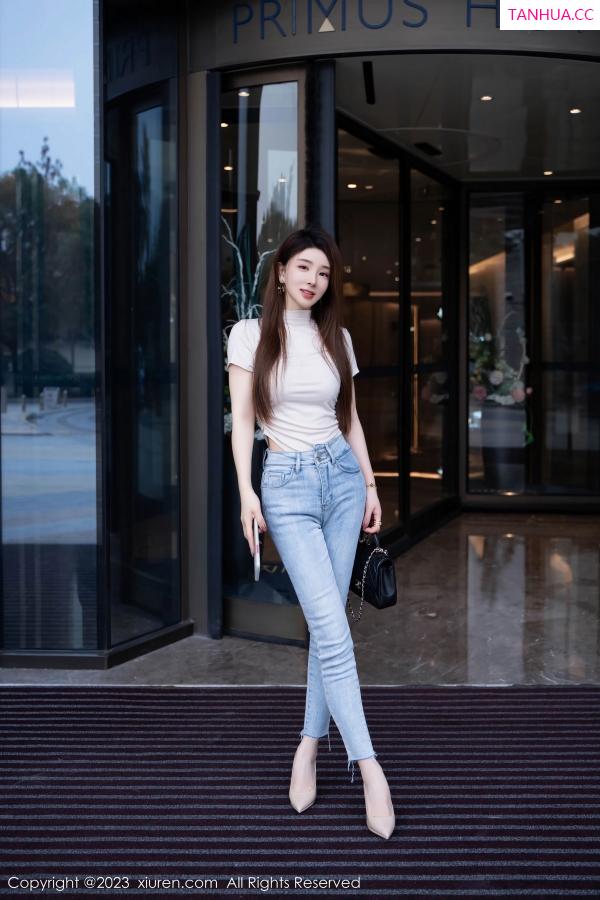   [XiuRen]高清写真图 2023.10.31 No.7586 雨儿baby 牛仔裤美腿第6张图片